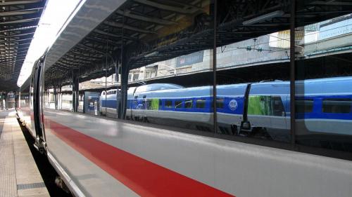 Un Regard Sur Le Rail - ICE et reflet de TGV
